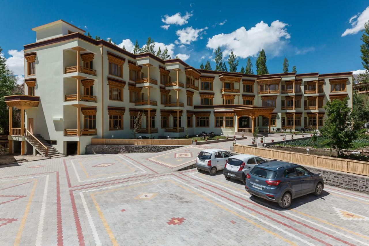 Hotel Leh Plaza Exterior photo